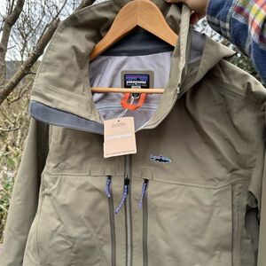 NWT! Patagonia Men's Swiftcurrent Wading Jacket